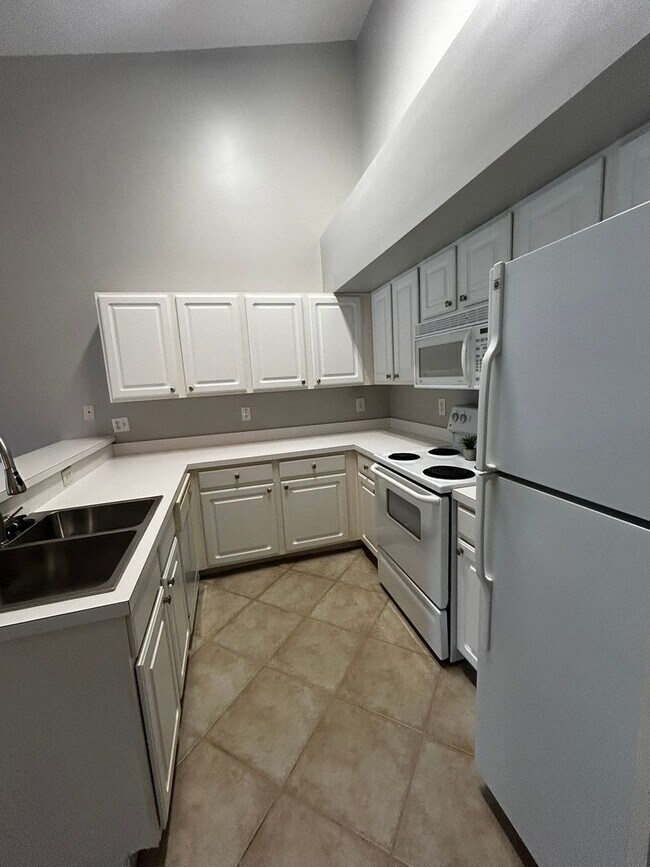 Foto del edificio - Spacious 1-Bedroom in “The Residence” FIRS...