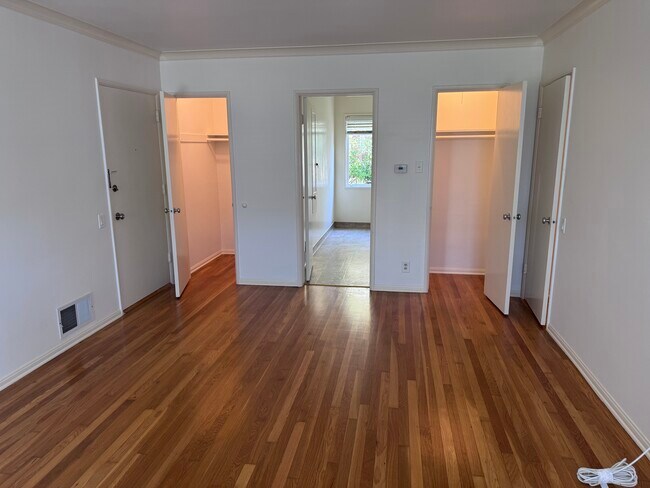 Building Photo - 637 Levering Ave