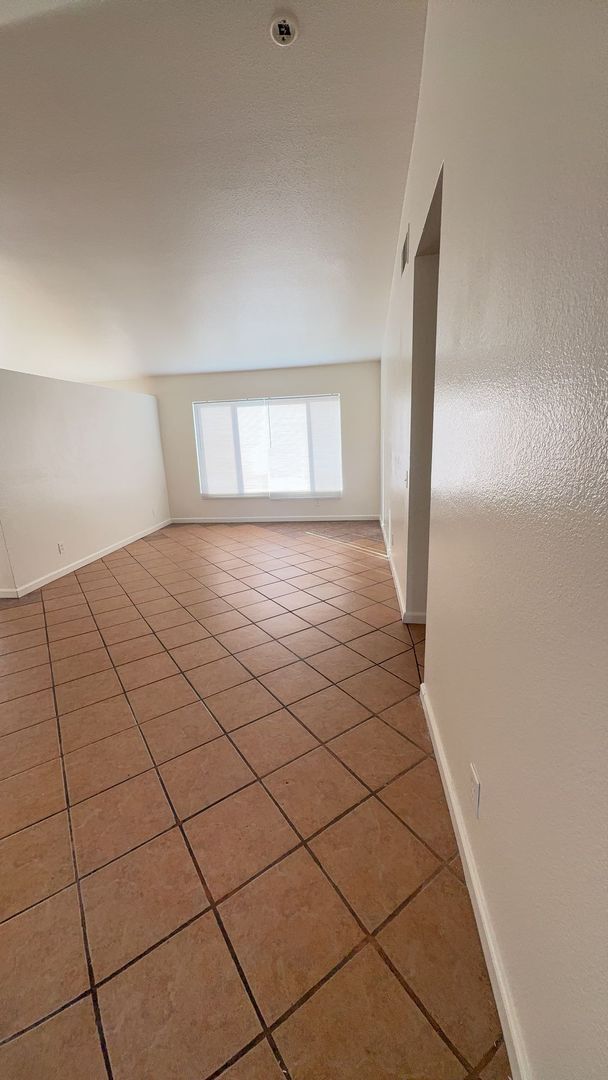 Building Photo - Adelanto 4 Bedroom