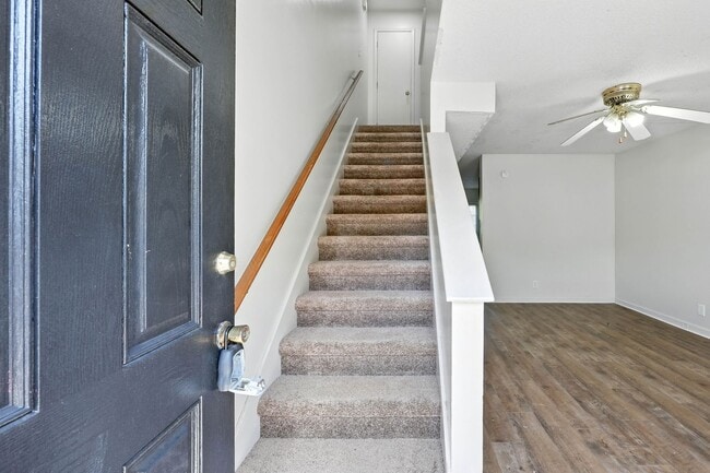 Building Photo - 285 State Line Rd