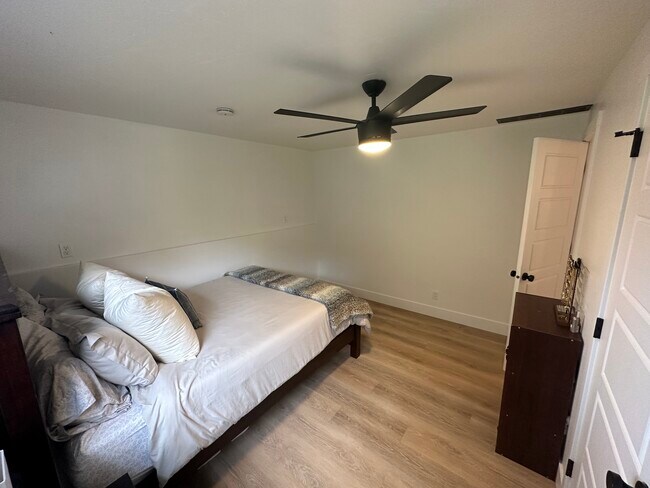Building Photo - 6370 S Santa Cruz Dr