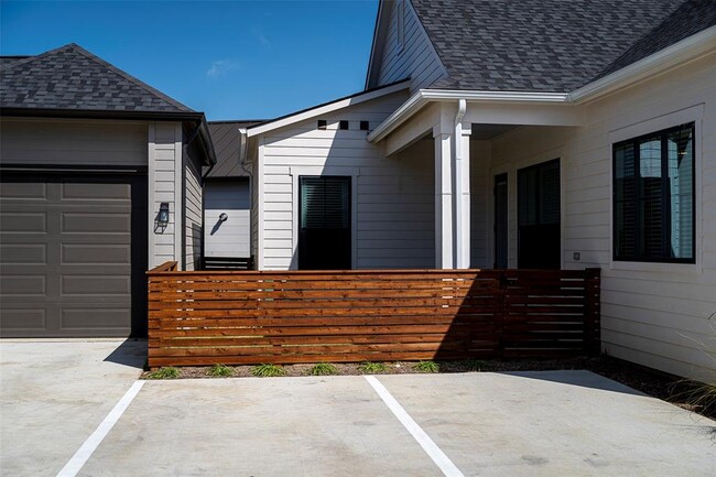 Foto del edificio - 15042 Gardenberry Ln