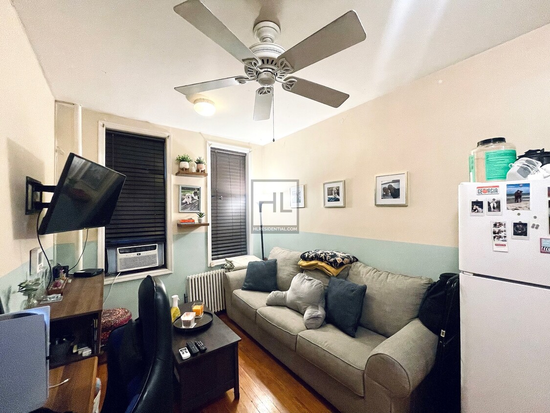 Primary Photo - Charming 1 Bed | Fresh Pond Road, Ridgewood