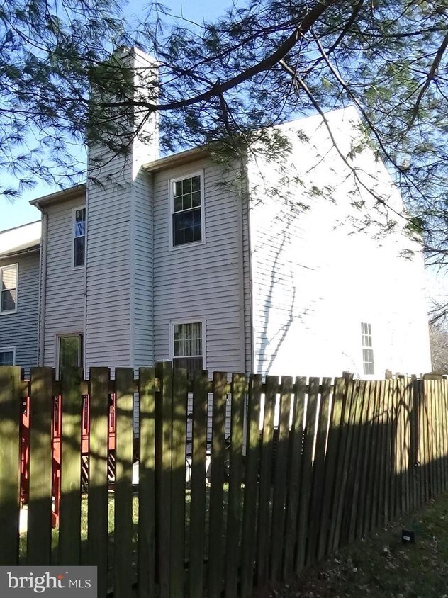 Primary Photo - 8105 Fenwick Ct