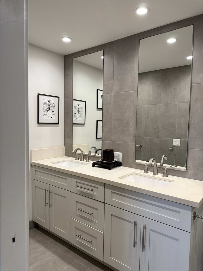 Building Photo - 220 Kaiola Pl