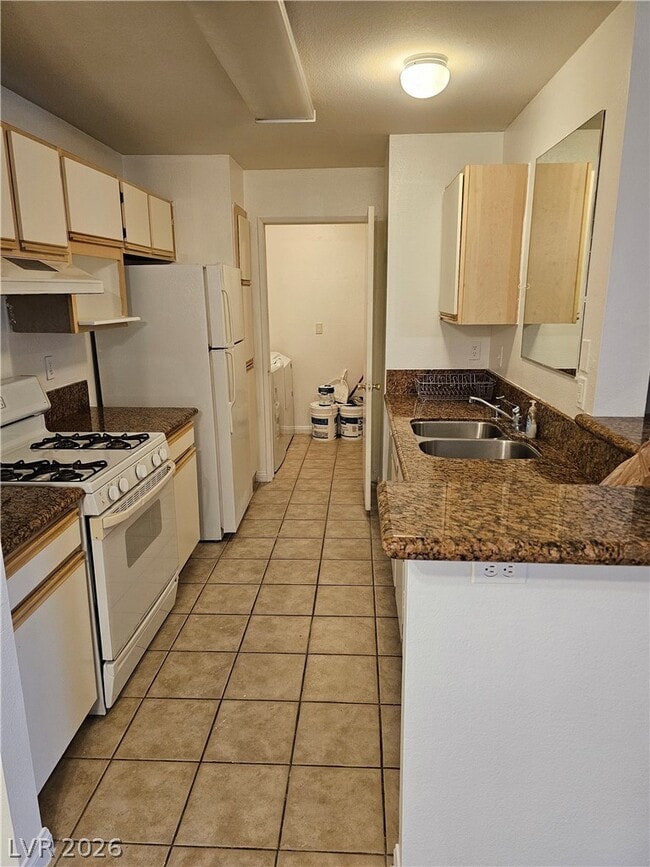 Building Photo - 2200 S Fort Apache Rd