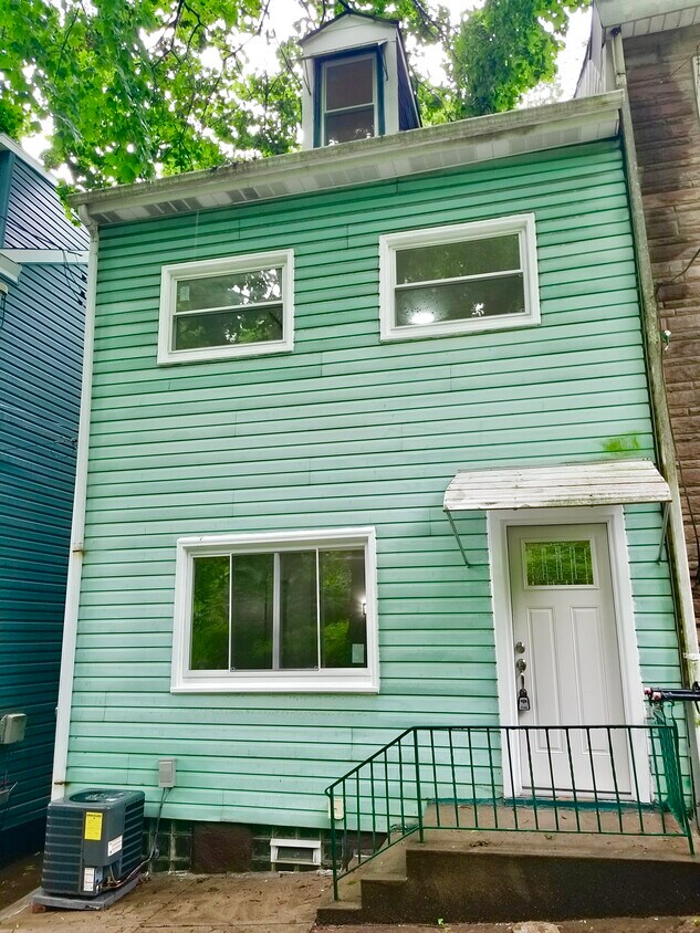 Primary Photo - 47 Greeley Ave
