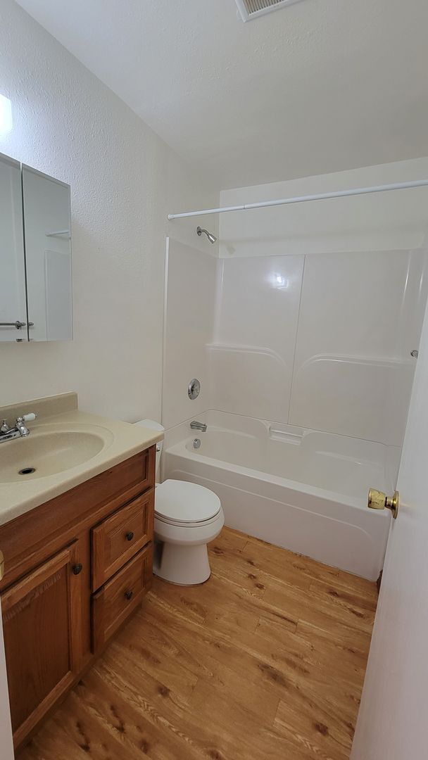 Foto del edificio - 2107 NW Highland Dr