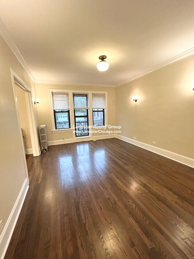 Primary Photo - 1362 E 52nd St