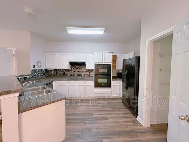 Foto del edificio - 3459 Dianthus Ln NW
