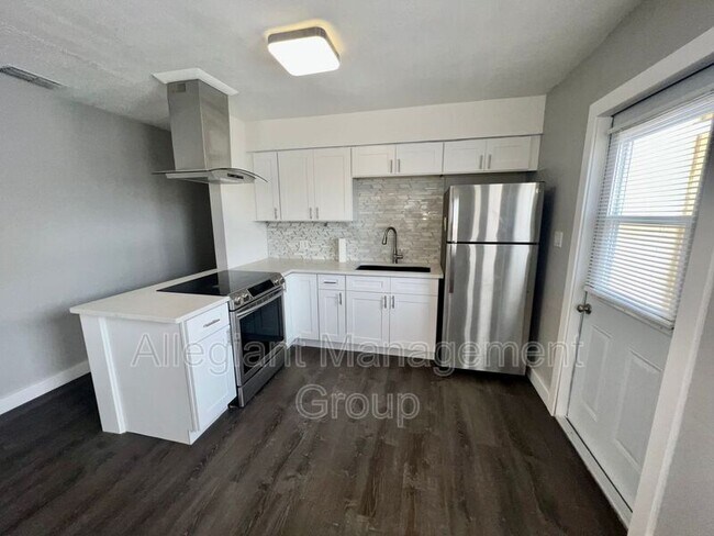 Foto del edificio - 4613 Edgewater Dr