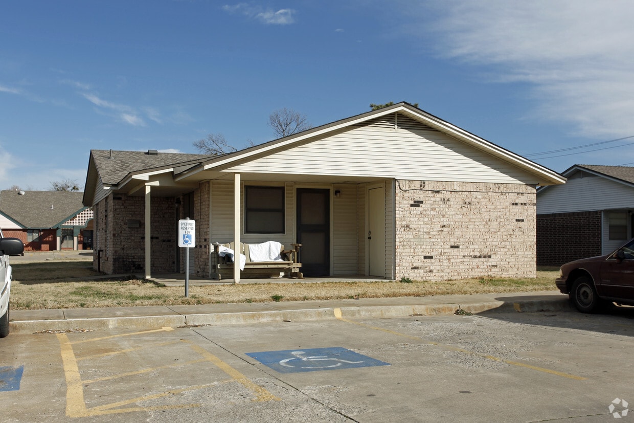 313 N Louisa Ave, Shawnee, OK 74801 Apartments in Shawnee, OK