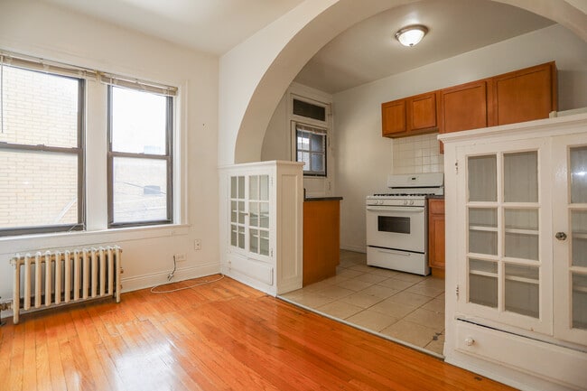 Building Photo - 1624 W Lunt Ave