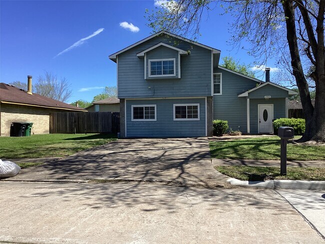 Foto del edificio - 15831 Bazelbriar Ln