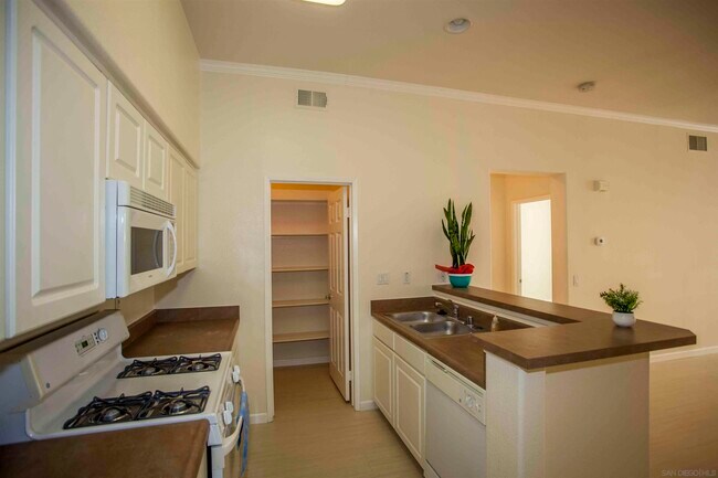Foto del edificio - 12364 Carmel Country Rd