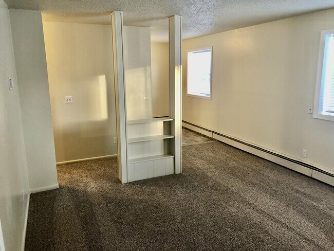 Building Photo - 1353 W 27th Ave