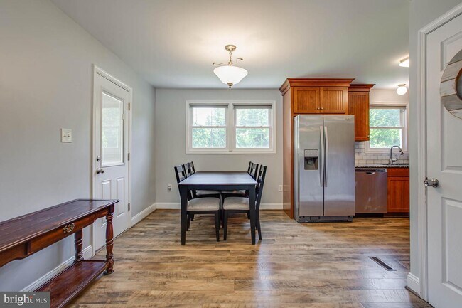 Foto del edificio - 7635 Poplar Rd