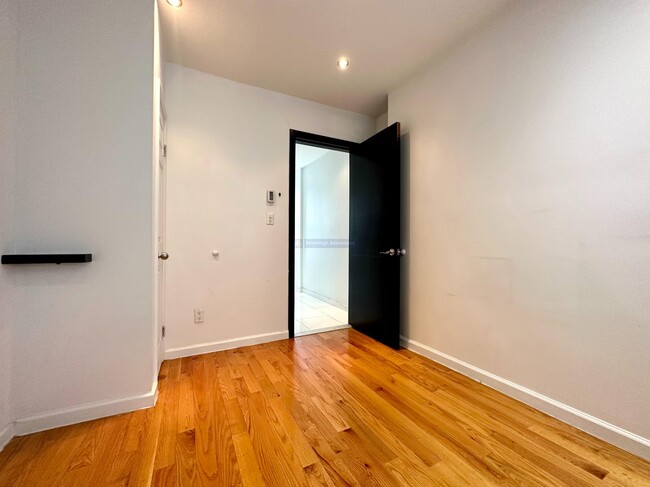 Building Photo - 953 Columbus Avenue