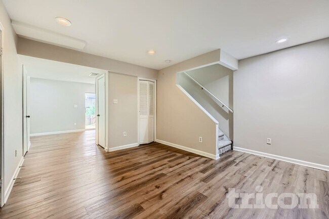 Building Photo - 19 Clearlake Ct