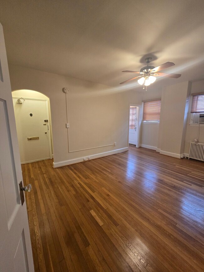 Foto del edificio - 1365 Kennedy St NW