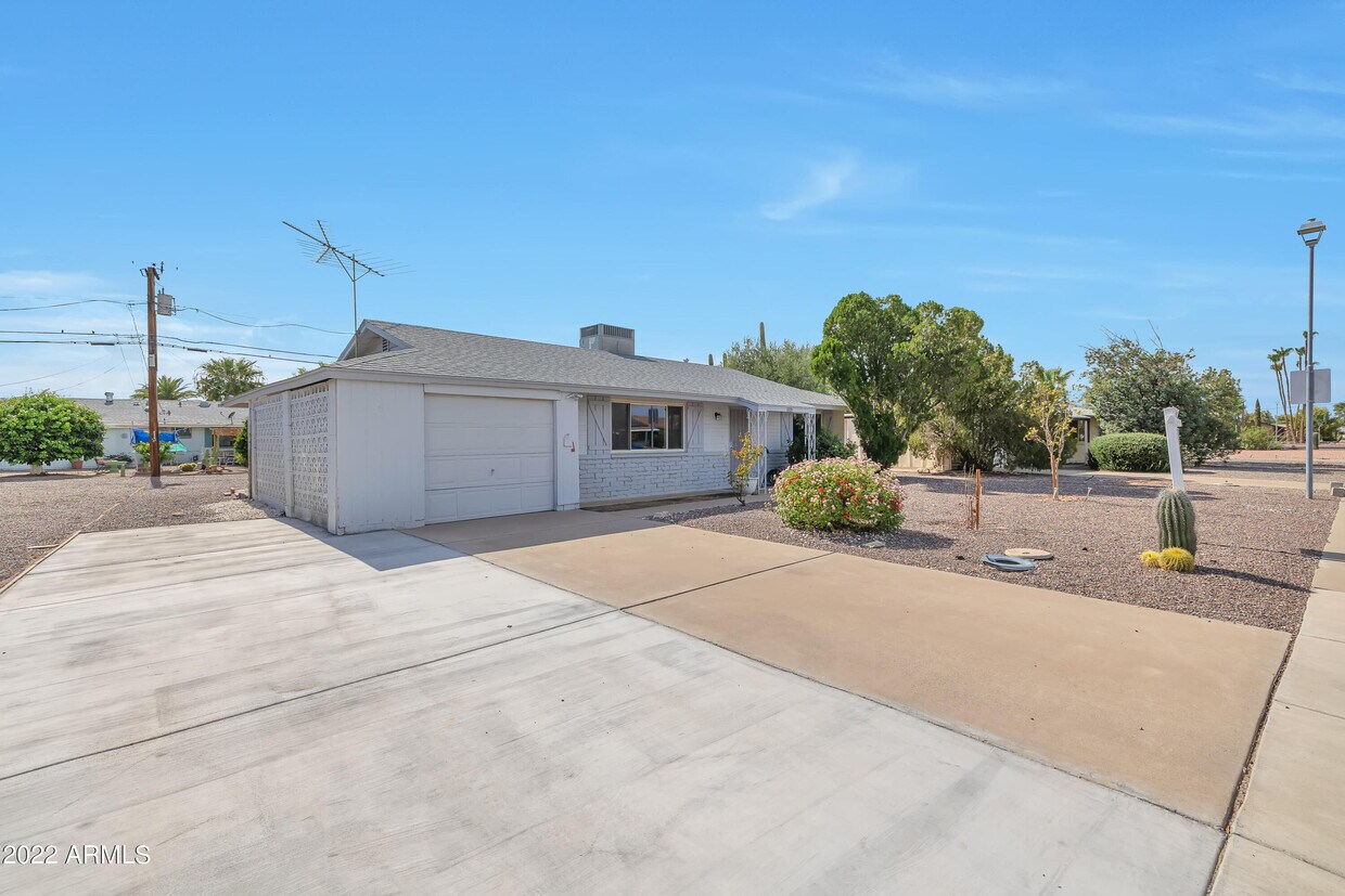11029 W Cherry Hills Drive West, Sun City, AZ 85351 House Rental in