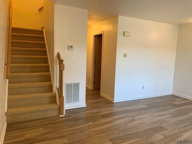 Building Photo - 555 Edward St