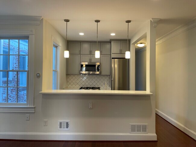Building Photo - 1654A Avon