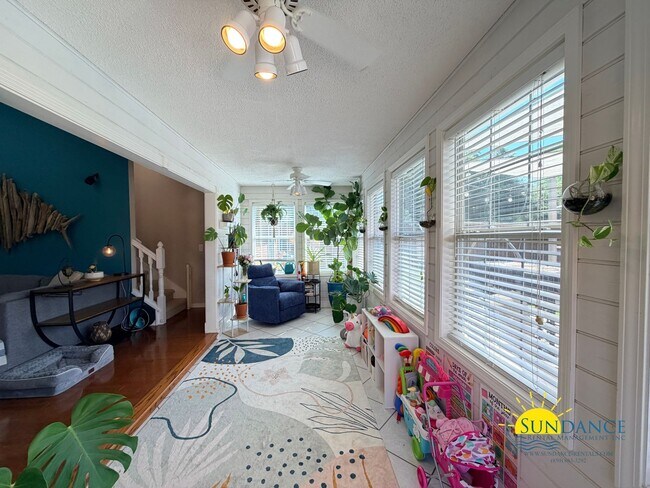Foto del edificio - Stunning 5 Bedroom Home in Mary Esther with Beach Access, Pool and Solar Panels!
