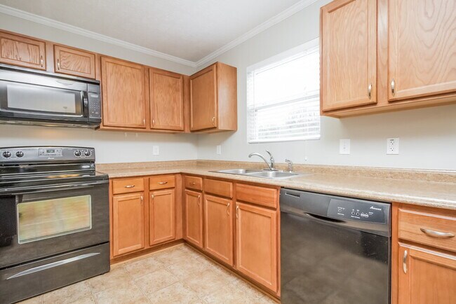 Building Photo - 2705 Sutherland Dr