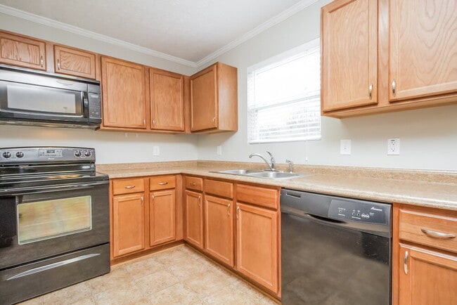 Foto del edificio - 2705 Sutherland Dr
