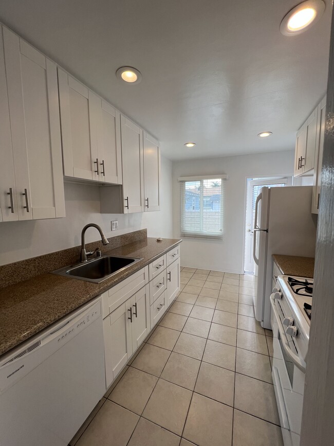 Building Photo - 4654 Bayard St