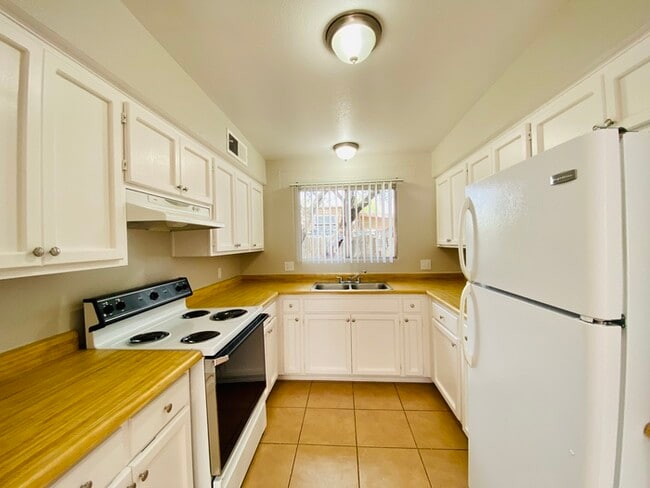 $500 Move In Special! Huge Adobe 2 Bed/1Ba... - $500 Move In Special! Huge Adobe 2 Bed/1Ba... House