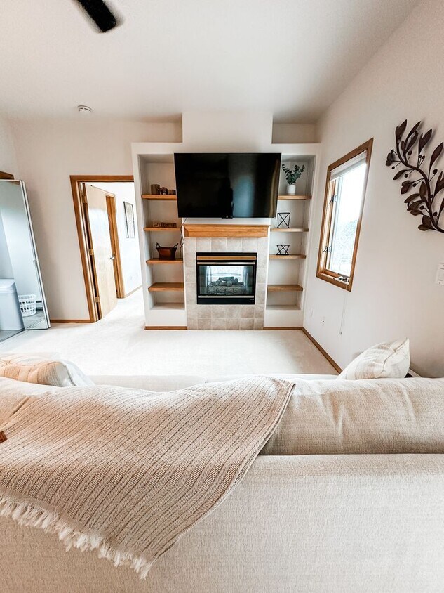 Foto principal - Gorgeous fully furnished 2 bedroom 2 bathr...