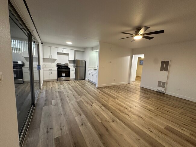 Foto del edificio - 74-88 N Laurel St. Apartments