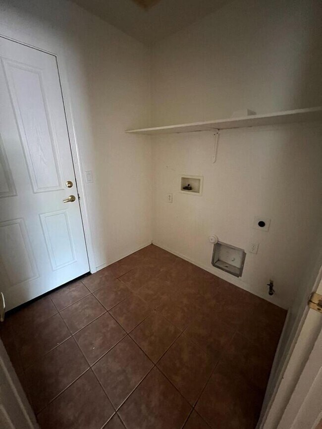 Foto del edificio - For Rent