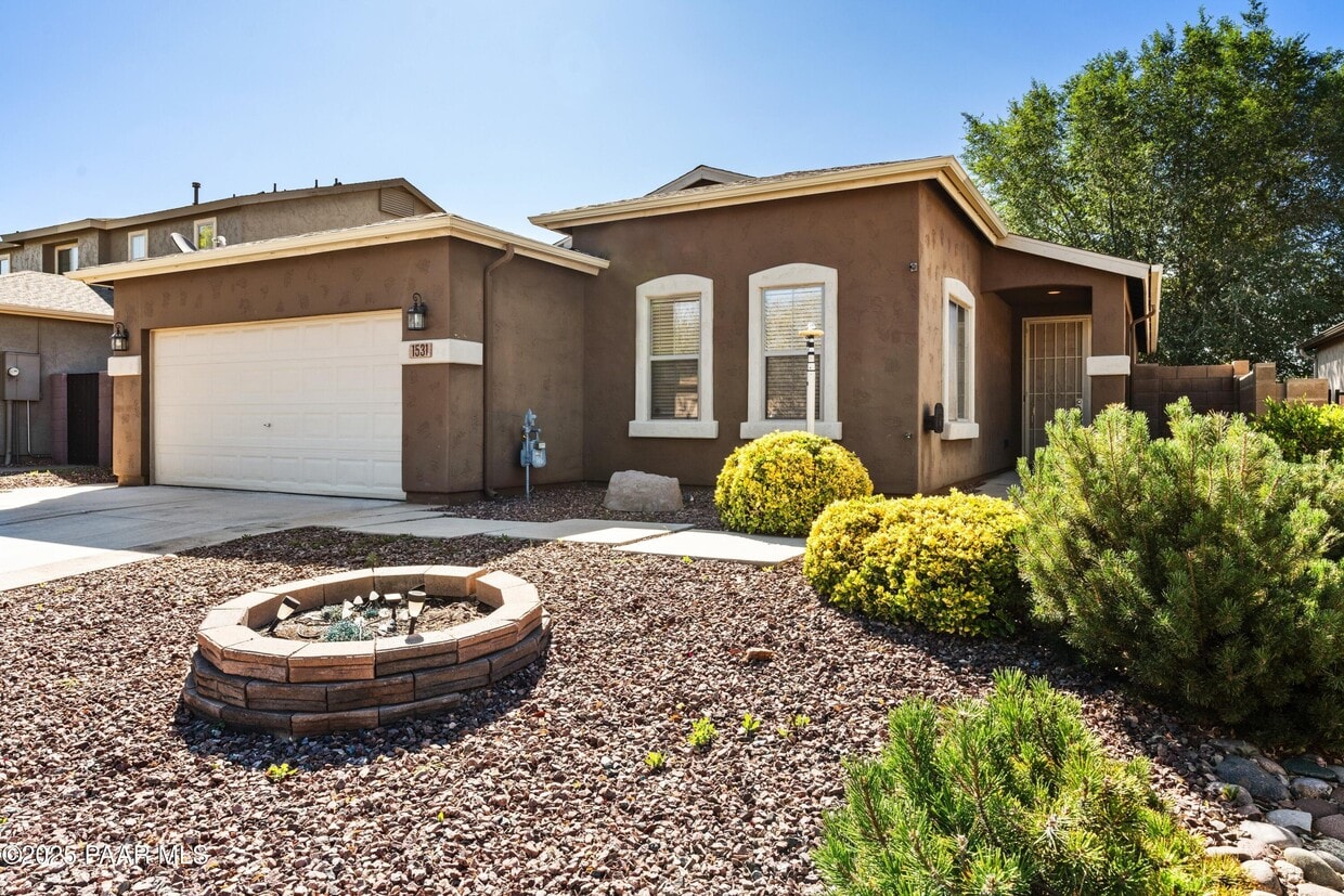 Primary Photo - 1531 Essex Way