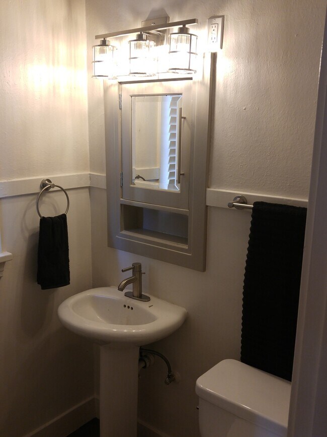 Foto del edificio - 170-704-708 Broadway Duplex, Bend