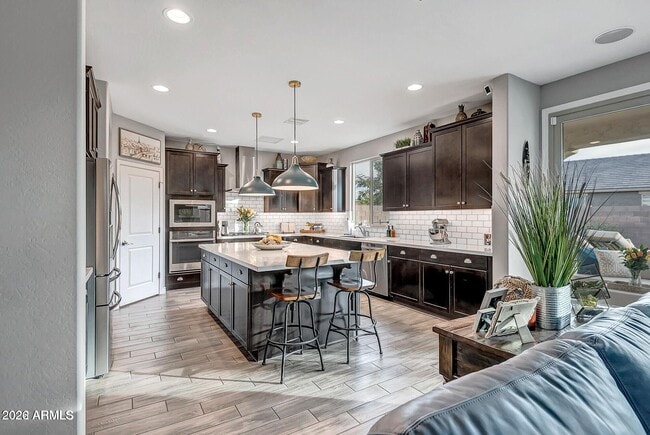 Building Photo - 517 E Balao Dr