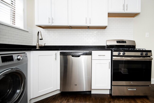 Foto del edificio - 3816 N Greenview Ave