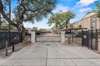 Building Photo - 2021 Spenwick Dr