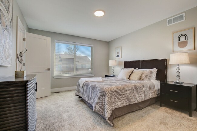 Building Photo - ReNew Franklin Hills