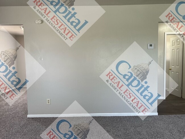 Building Photo - Charming 2 Bedroom