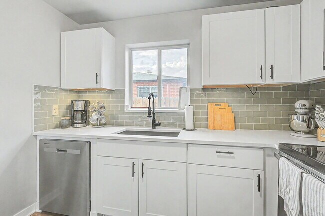 Foto del edificio - 3560 Glencoe St