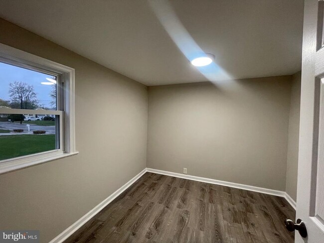 Building Photo - 14 Drexel Dr