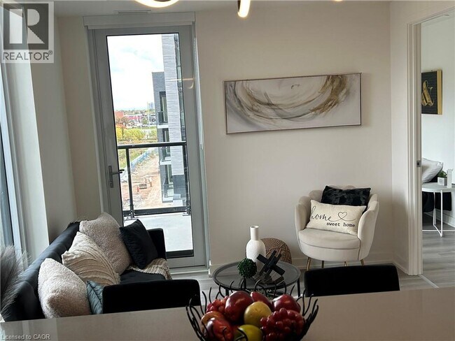 Photo du bâtiment - 510-3079 TRAFALGAR Road