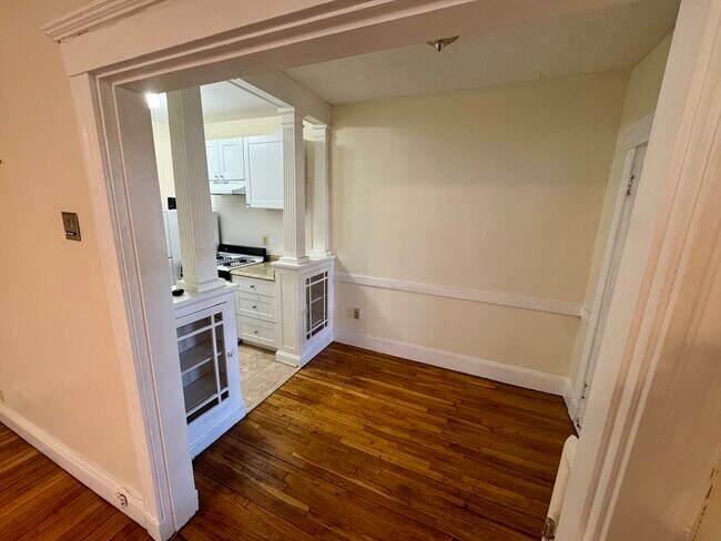 Building Photo - 31 Dennison Ave