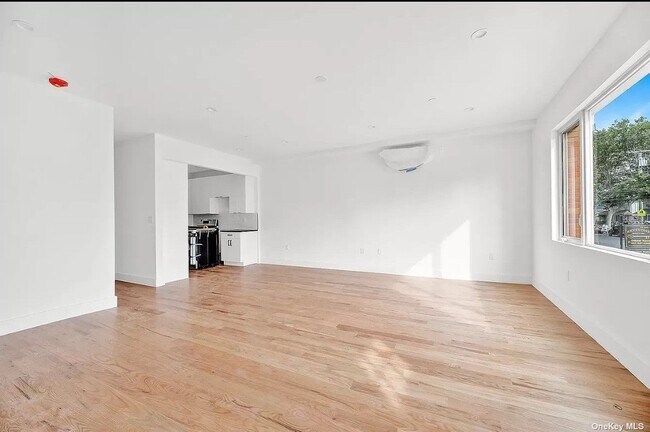 Building Photo - 1367 E 91st St