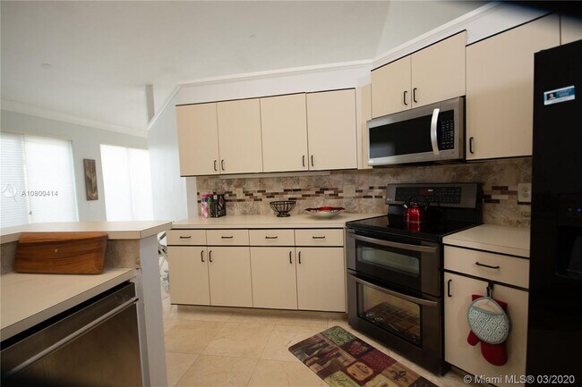 Building Photo - 1495 Lacosta Dr W