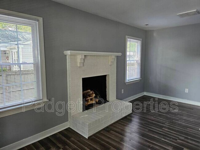 Building Photo - 2816 Haleys Hollow Rd