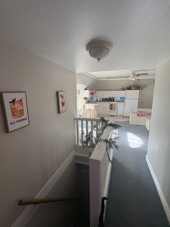 Building Photo - 169 E Center St